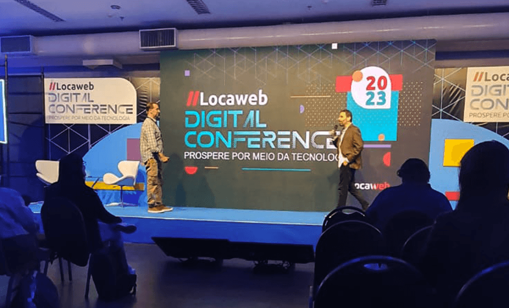 Acessibilidade Digital. Imagens do palco tendências da tecnologia, aonde os representantes Ricardo Hechtman e Marcelo Herskovits estavam palestrando.